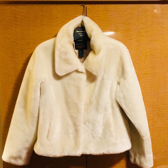 Wonderful thick, Soft white faux fur jacket - Picture 3 of 8